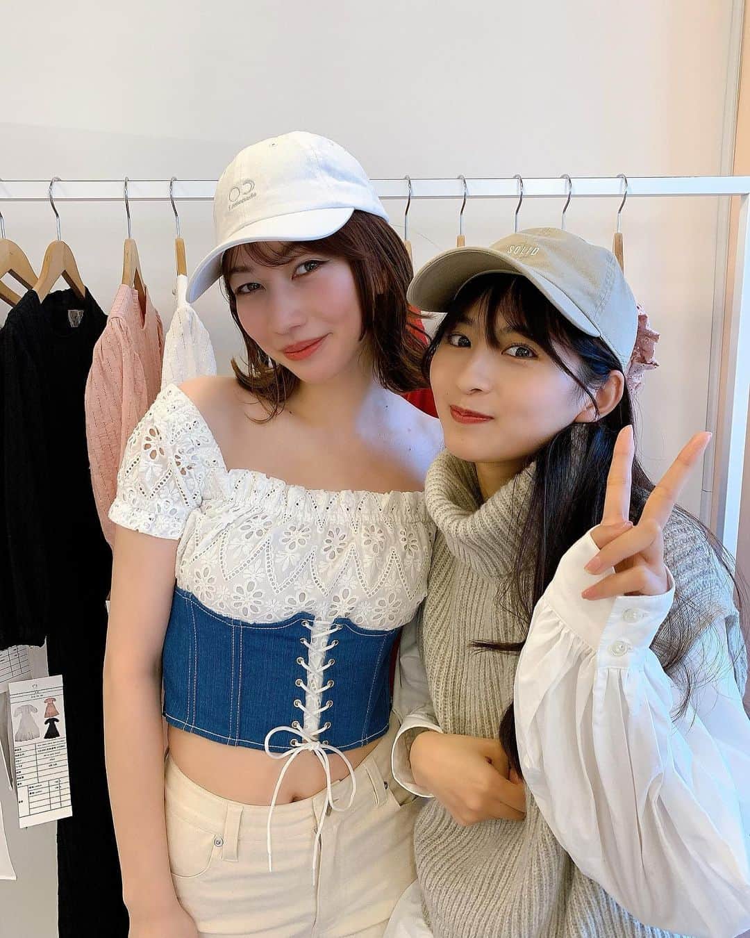山本ソニアのインスタグラム：「やっと会えたロンちゃん🙈 展示会見に来てくれてありがと🤍  今日はハニーミーハニーでの展示会最終日！少しのお時間お邪魔してます❤︎  来られる方は連絡くださいね💌」