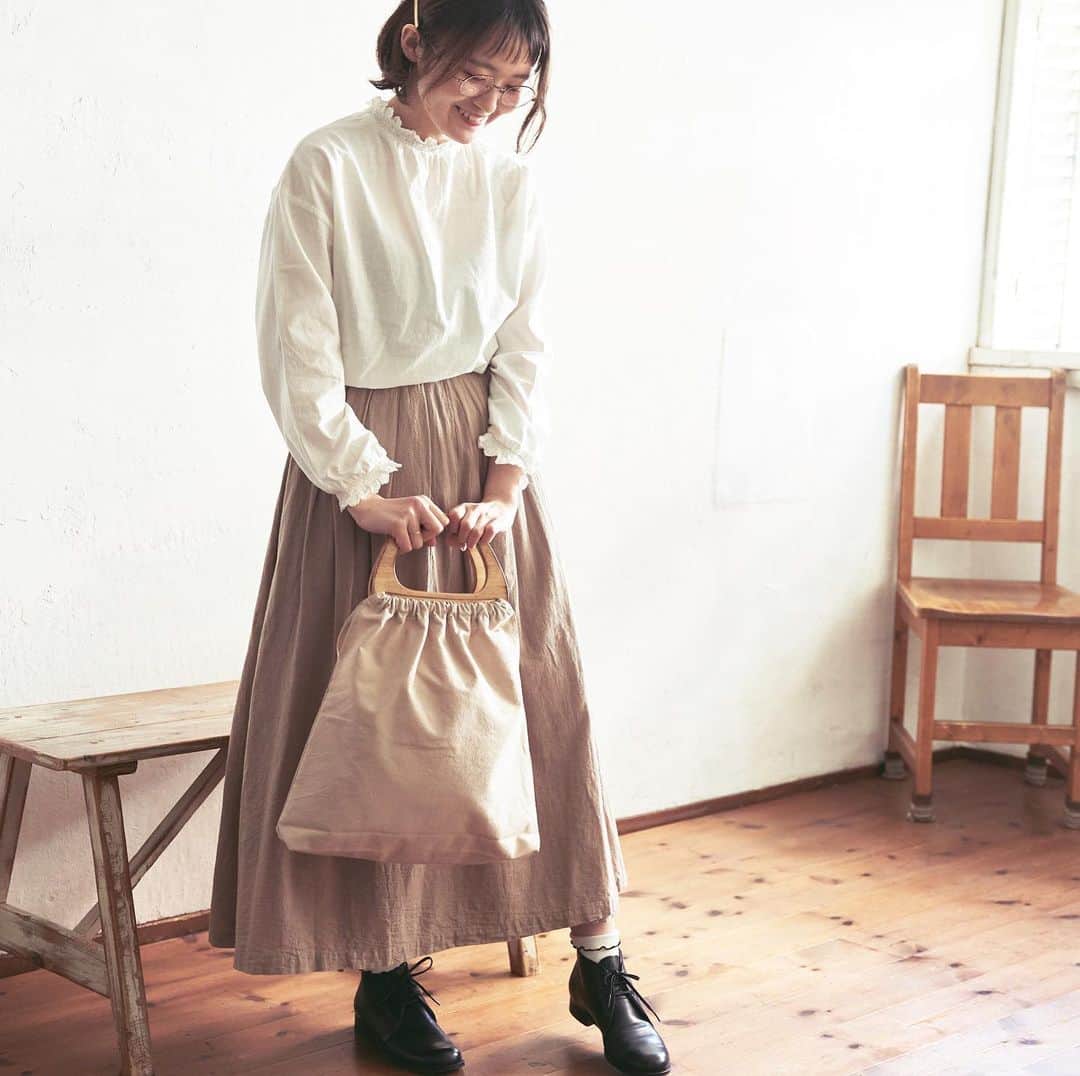salut!のインスタグラム：「服飾アイテム たくさん入荷中！  春らしい色合いだけでなくデザインも使いやすくプレゼントにもおすすめです◡̈*.。  他にも多数新商品が入荷しております。 是非公式通販サイトからご覧くださいませ𓂃⚑  公式通販サイトは @salut_shop  トップページURLよりご確認くださいませ⋆*  ※店舗により在庫数が異なります。 ご来店の前にお近くの店舗までご確認くださいますようお願い致します。  #サリュ #salut #まいにちインテリア  #バッグ #トートバッグ #春バッグ #春色カラー #春色コーデ  #プチプラ #プチプラ雑貨 #プチプラインテリア #プチプラ小物 #プチプラ通販  #インテリア雑貨 #インテリア小物 #インテリア  #ナチュラルな暮らし #ナチュラルインテリア #ナチュラルコーデ #ナチュラル　#smileispower_p」