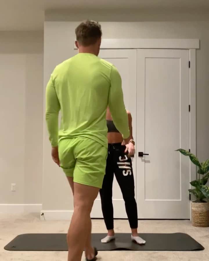 スティーブ・クックのインスタグラム：「Too funny not to share. Late at night sometimes I watch our old videos and laugh my butt off this was one that I had forgotten about. Never mind my wedgy. Can’t wait till we are reunited. @morganrosemoroney」