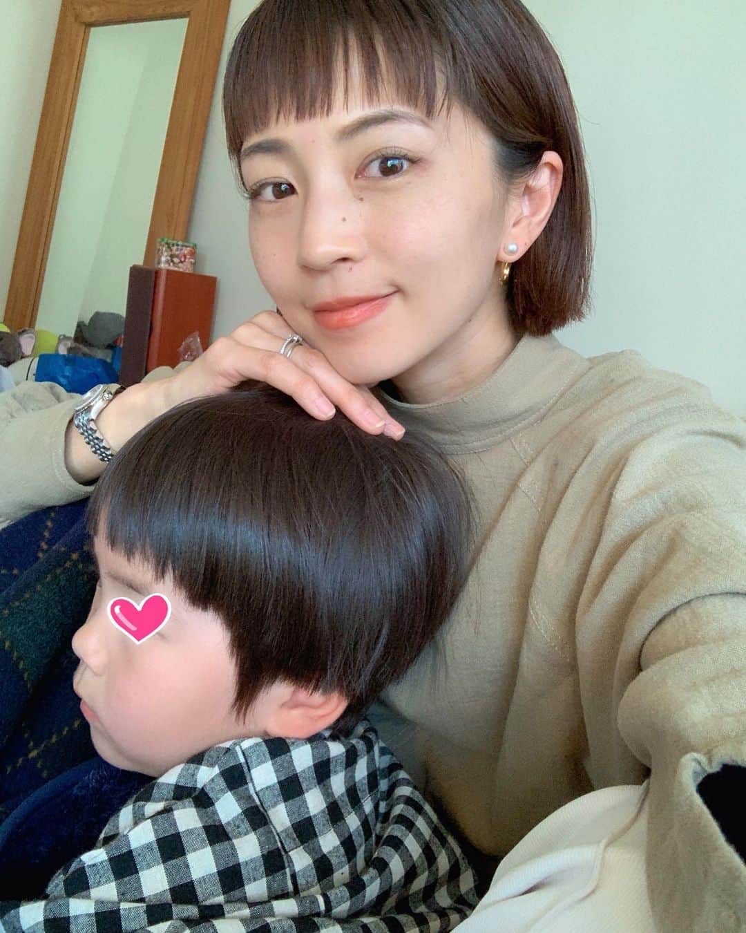 安田美沙子さんのインスタグラム写真 - (安田美沙子Instagram)「大きくなったなぁ。。。 私の腕の中にまだ入るけど、もうすぐ幼稚園なのかと、日々涙脆い。。。 お腹にやって来てくれた日から、こんなに沢山の幸せを運んでくれる存在になるとは思わなかったよ。 . . . 今日は3.11。今日という日を大切に大切に過ごそう。 . . . #boy #3yearsold  #brothers #mama」3月11日 16時38分 - yasuda_misako