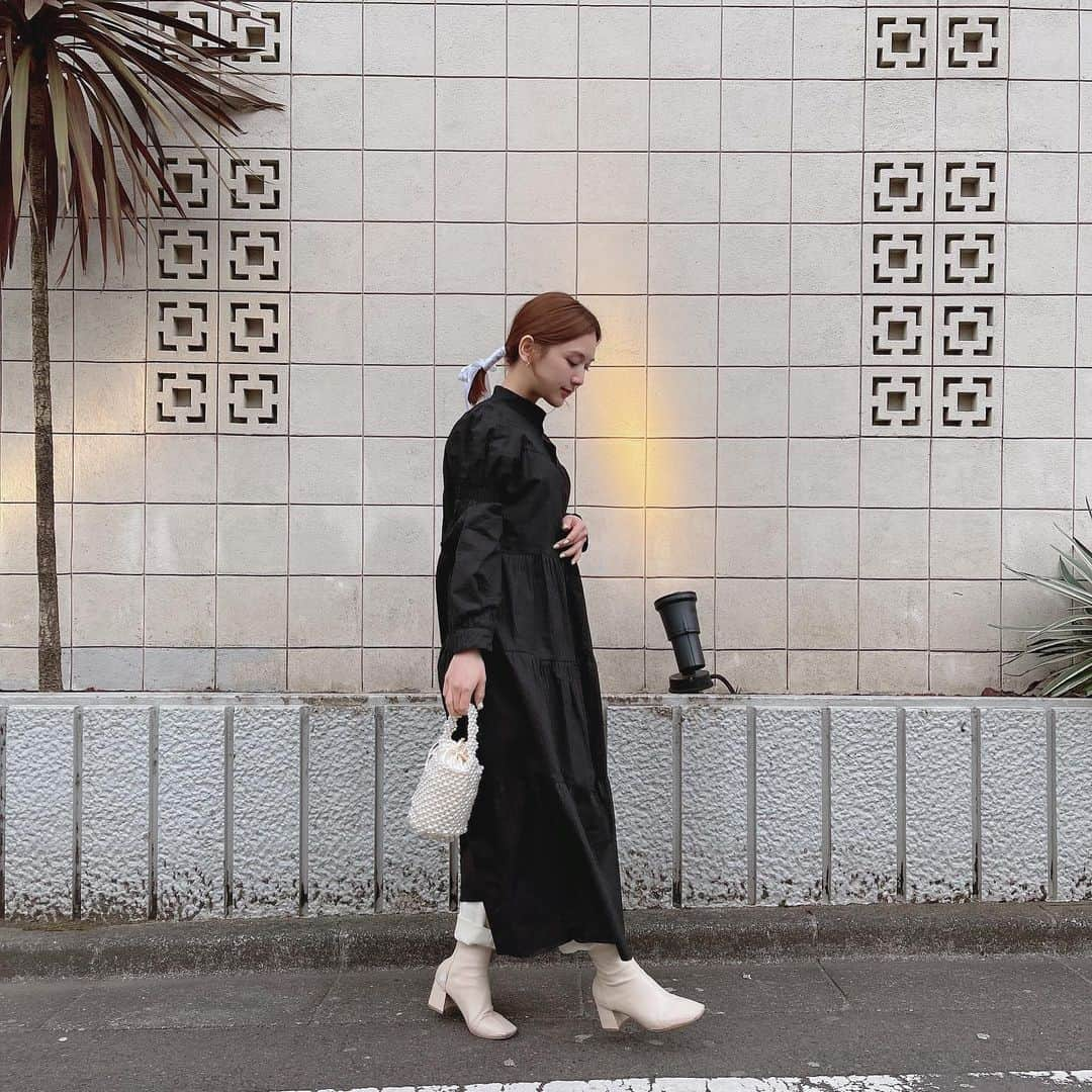 ひよんさんのインスタグラム写真 - (ひよんInstagram)「👗🖤 ㅤㅤㅤㅤㅤㅤㅤㅤㅤㅤㅤㅤㅤ 少し大人なかんじ❣️ @9unq.official の #垢抜けおしゃワンピ だよ😊 パールバッグと合わせて女の子らしさもプラスした☺️🧡 ㅤㅤㅤㅤㅤㅤㅤㅤㅤㅤㅤㅤㅤ #9unq #dailylook #fashion #패션 #오오티디 #데일리룩 #희영 #꾸안꾸 #ひよん #クアンク #低身長 #シャツワンピース #ワンピース #春服」3月11日 17時55分 - cchan_fee4