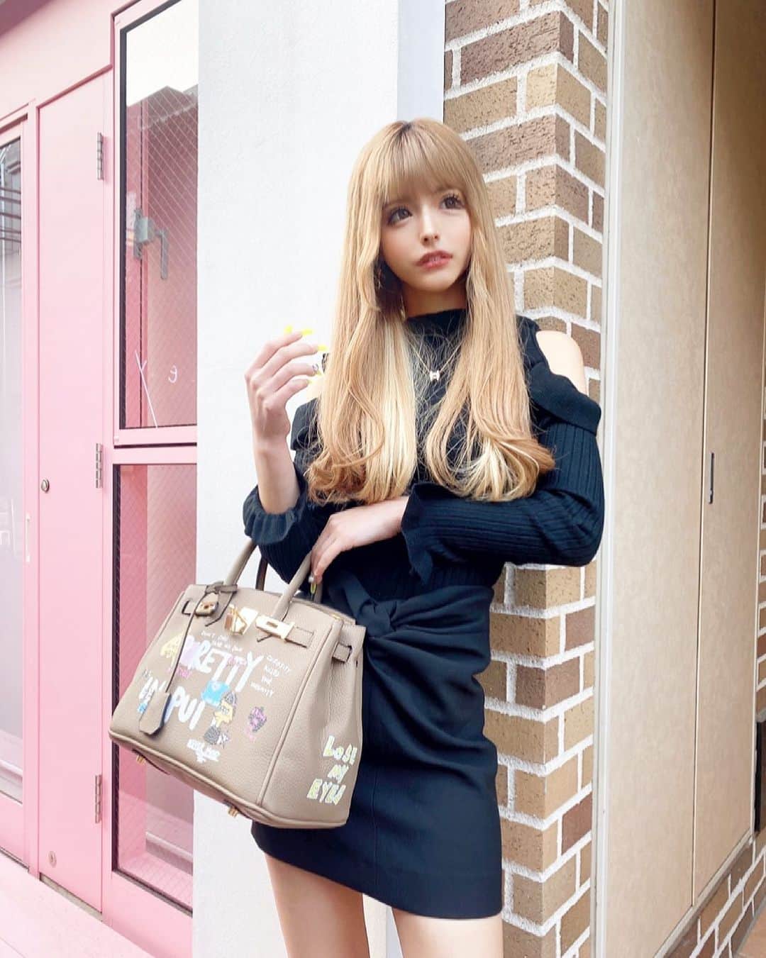 アンジェリカのインスタグラム：「💙🐱 .  Today’s fashion～💅🏻❤︎ . tops @selectshop__milkyway  bottom @zara  bag @selectshop.brea  . 最近ヘビロテ中のtopsとbag💜💜 ちょｰ気に入ってるよん☝🏻☝🏻 .  #あんじぇコーデ #私服 #春服  #上品コーデ  #プチプラコーデ  💙🐱」