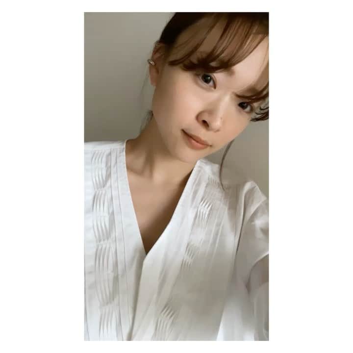 野尻美穂のインスタグラム：「みんな沢山誉めてくれたので自信が持てました大好き🙏🤌🏻💞 コテで巻いたり巻かなかったりとにかく束感を出す。 もう少し切るかもなぁ🤔✂︎  #前髪 #セルフカット」