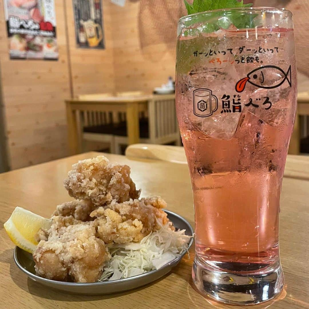 宮崎うまか茶町店のインスタグラム：「どうも、鮨べろ梅田茶屋町店です🍣  サッパリとした味わいのバイスサワー✨ 仕事帰りの一杯にいかがでしょうか😆  阪急線梅田駅から徒歩1分と梅田でのちょい飲み最適ですよ🙌  #鮨べろ #鮨 #寿司 #握り寿司 #食スタグラム #飲酒タグラム #寿司スタグラム #インスタグルメ #グルメ部 #居酒屋 #居酒屋巡り #居酒屋ごはん #ネオ大衆酒場 #ダサレモンサワー #レトログラス #B級グルメ #関西B級グルメ #飯テロ #大阪グルメ #梅田グルメ」