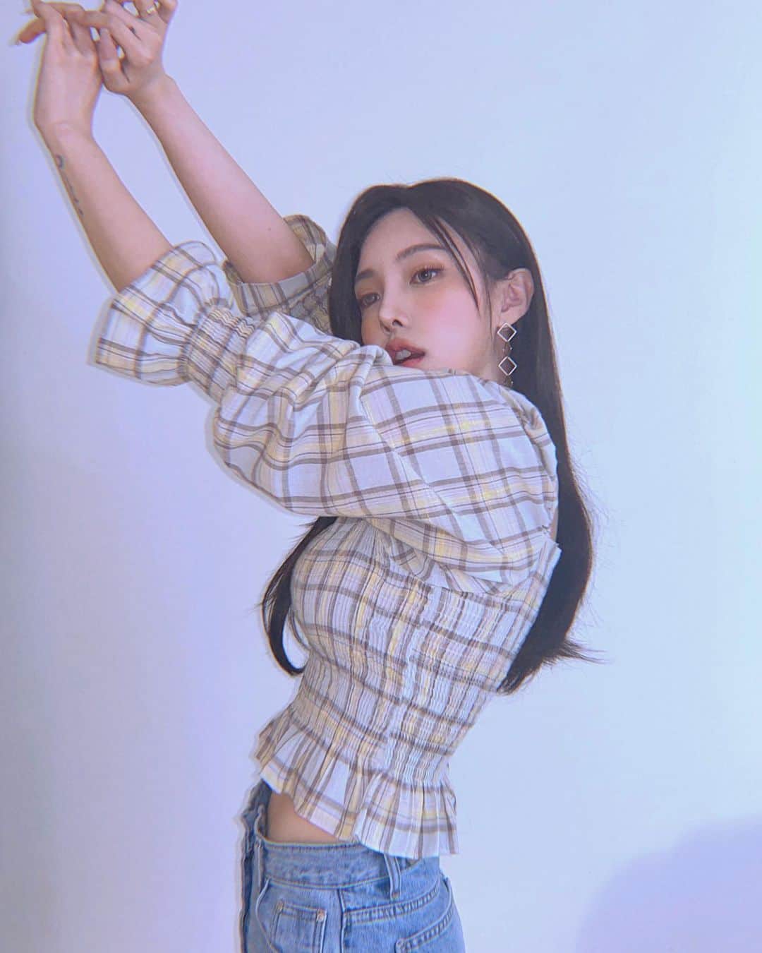 ポニーのインスタグラム：「우워어어얼화아아수우우모옥금퇼🥲」