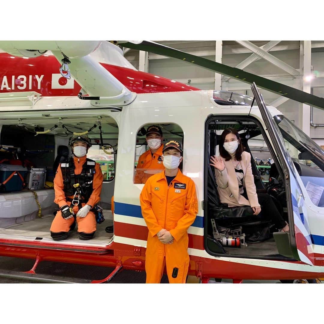 芦崎愛のインスタグラム：「先日ハマナビで取材させていただいた航空消防隊  訓練の様子を地上から撮影していたところ、市内で火災が発生し、ヘリは急遽そのまま出動することになり撮影も中断。 皆さんが活躍する機会はできることなら来てほしくないですが、本当にいつ何が起こるか分からない中、訓練を重ね、 備えてくれているんだなぁとあらためて感じました。  今日は3.11 あらためて防災について考えたいと思います。  #横浜市消防局 #消防 #防災 #ハマナビ #横浜」