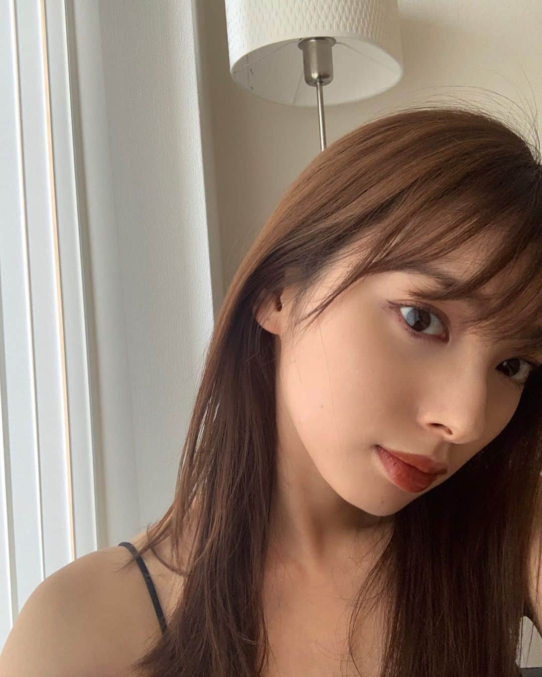 のインスタグラム：「もうすぐ大阪展示会もあるので フェイシャルのメンテナンスに💆🏻‍♀️ @enayaa.jp でハイフと美顔器をして @akiko_kadomori さんに ハリと小顔矯正を🥺 スッキリ〜🥺 たまにはプロの手も借りなきゃね☺︎」