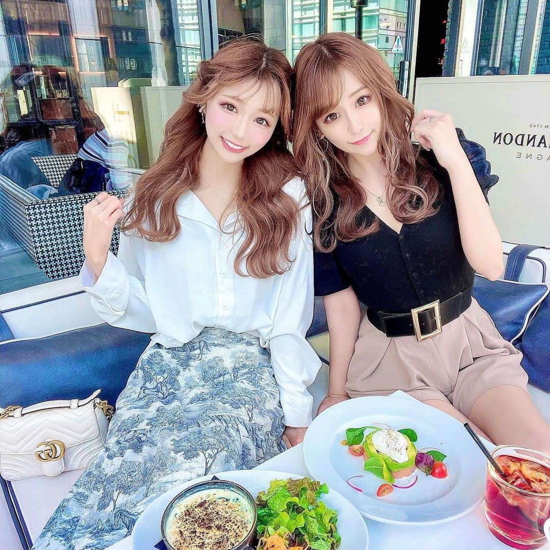 あやちゃんさんのインスタグラム写真 - (あやちゃんInstagram)「天気が良かったから テラス席でlunch🍽🥗🥞💕 初めましてのしぴたんツーショ😊 新しいことが出来そうでわくわく🌸  #マーサーブランチ #マーサーブランチ銀座 #mercerbrunchginzaterrace  #mercerbrunch #mercerbrunchterracehousetokyo  #銀座カフェ #銀座 #銀座グルメ  #銀座ランチ #銀座スイーツ  #女子会コーデ #女子会ランチ #女子会コーデ #女子会 #カジュアルコーデ #きれいめコーデ #きれいめカジュアル #今日のコーデ #東京カフェ #東京ランチ #東京グルメ #東京カフェ巡り #カフェ巡り #ランチプレート  #しぴたん」3月11日 20時20分 - aya.you.love.r