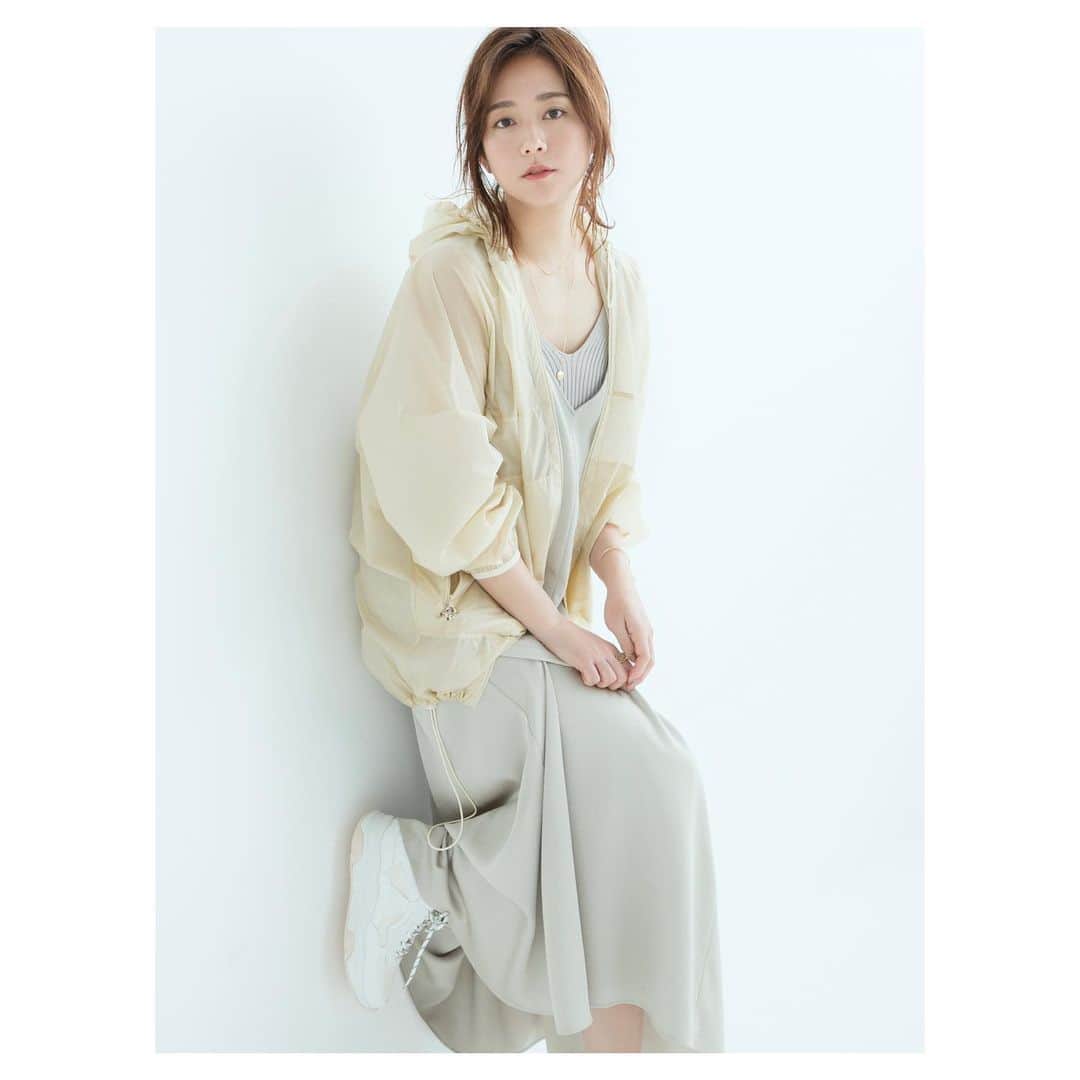 菊地泰久のインスタグラム：「@inrededitor  model: @fuminokimura_official  hair&makeup: #石村麻由 styling: #金 順華 photo: @yasuhisa_kikuchi  #木村文乃 #inred #菊地泰久 #yasuhisakikuchi #beauty #makeup #fashion #portrait #shooting #photography #photographer」