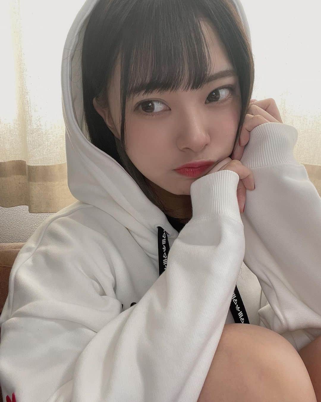山田寿々のインスタグラム：「パーカーすき？」