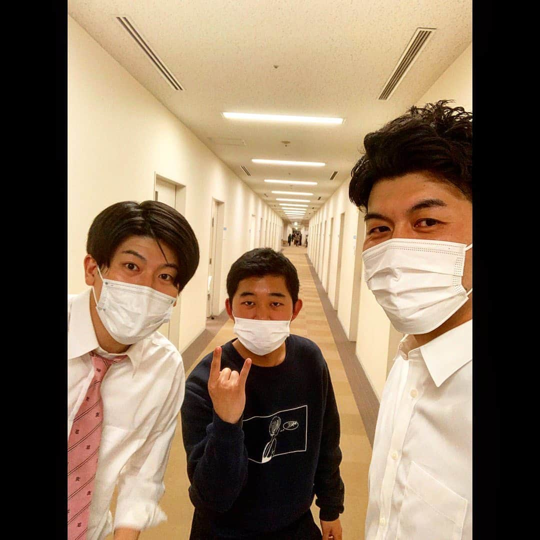 土佐卓也さんのインスタグラム写真 - (土佐卓也Instagram)「今日の家族写真 「3分の2頭身‼️」 卓也  #土佐兄弟 #家族写真 #四千頭身 #後藤拓実  #石橋遼大  #ワタナベエンターテインメント  #CultureZ #あるある土佐カンパニー #土佐カン #木村拓哉 さん #リスペクト #supreme  #staysafe  #staypositive」3月11日 20時52分 - takuyatosa1