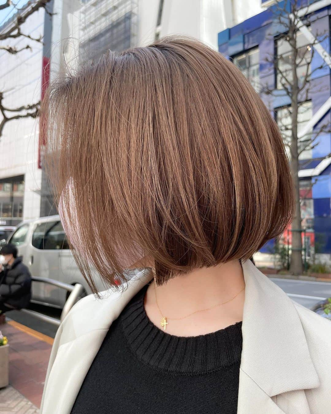 浅野宏明のインスタグラム：「#BOB ボブ✂️  ボブって　カットの基礎の始まりであり 全ての集大成な気がする🤔🔥  #ボブあるある#美容師#VAICE#カット#ボブ#ショートボブ#ショート#ショートカット#ショートスタイル#ショートヘアー#ワンレン#前下がりボブ#ミルクティーベージュ#作品#カットライン#OLスタイル#OLヘアー」