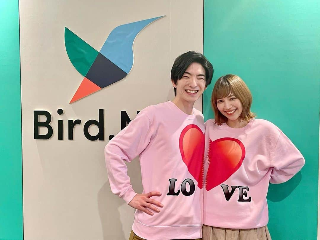 江戸モアゼル〜令和で恋、いたしんす。〜【公式】のインスタグラム：「泉美と鳥居の衝撃のペアルック⚡️  #弓矢 #松明 #斧 #ペアルック❤️ －－－－－－－－－－ #江戸モアゼル #粋キュン  #岡田結実 #葉山奨之 #吉谷彩子  #山口まゆ #一ノ瀬颯  #前田公輝 #田中直樹( #ココリコ)」