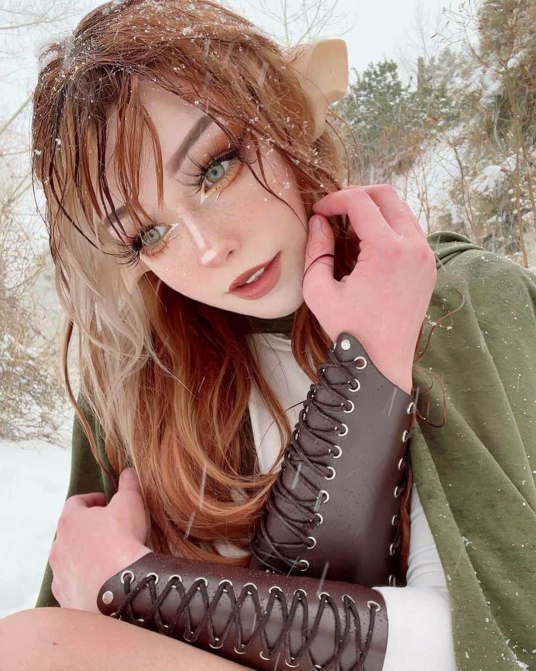 Nicole Eevee Davisのインスタグラム：「"Skyrim's harshness has a way of carving a man down to his true self."🏔🌲」