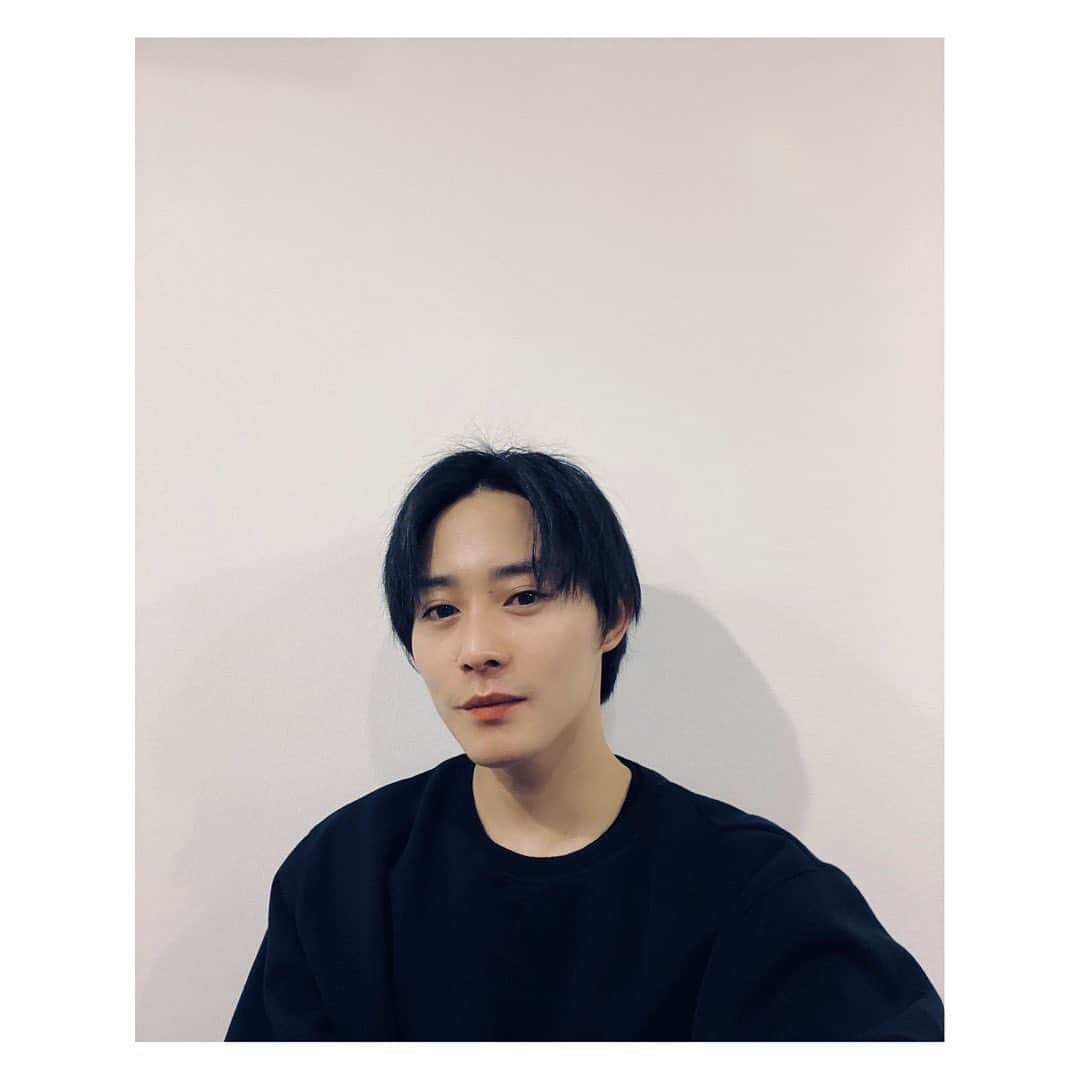 猪野広樹のインスタグラム：「本日も公演終了。　昨日の悔しさを出し切った！ラスト3日抜かりなく…。  震災から10年。あの瞬間は、働かせてもらってたバイトに向かう途中でした。　忘れちゃいけない。　  強く生きよう。　 Do alive our life」