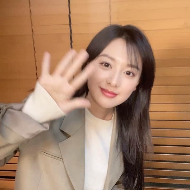 キム・ジウォンのインスタグラム：「만나서 정말정말 반가웠어요. 다음에 또 함께해요.😘👋 #부이부이부이라이부」