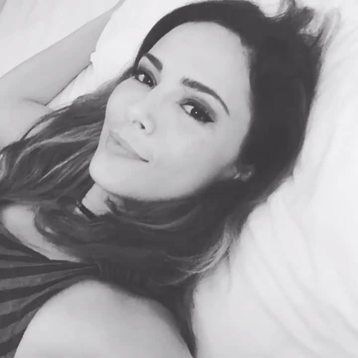 Mine Tugayのインスタグラム：「😉😉 #tbt🖤」