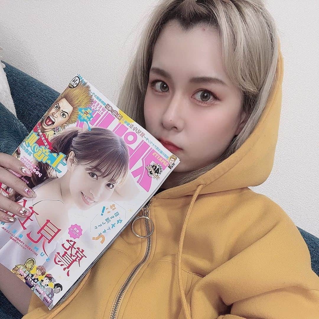 七瀬さくらさんのインスタグラム写真 - (七瀬さくらInstagram)「今週のスピリッツ、表紙裏に載ってます。 LINELIVEバトルの告知だよ〜。  #ショートカット女子 #派手髪 #グラビアモデル #コスプレ #コスプレイヤー  #cosplayersofinstagram #cosplayer #cosplaygirl #kawaiigirl #otaku #косплей #cosplaylife #cosplaying #코스프레 #كوسبلاي  #角色扮演」3月12日 2時53分 - 739ra