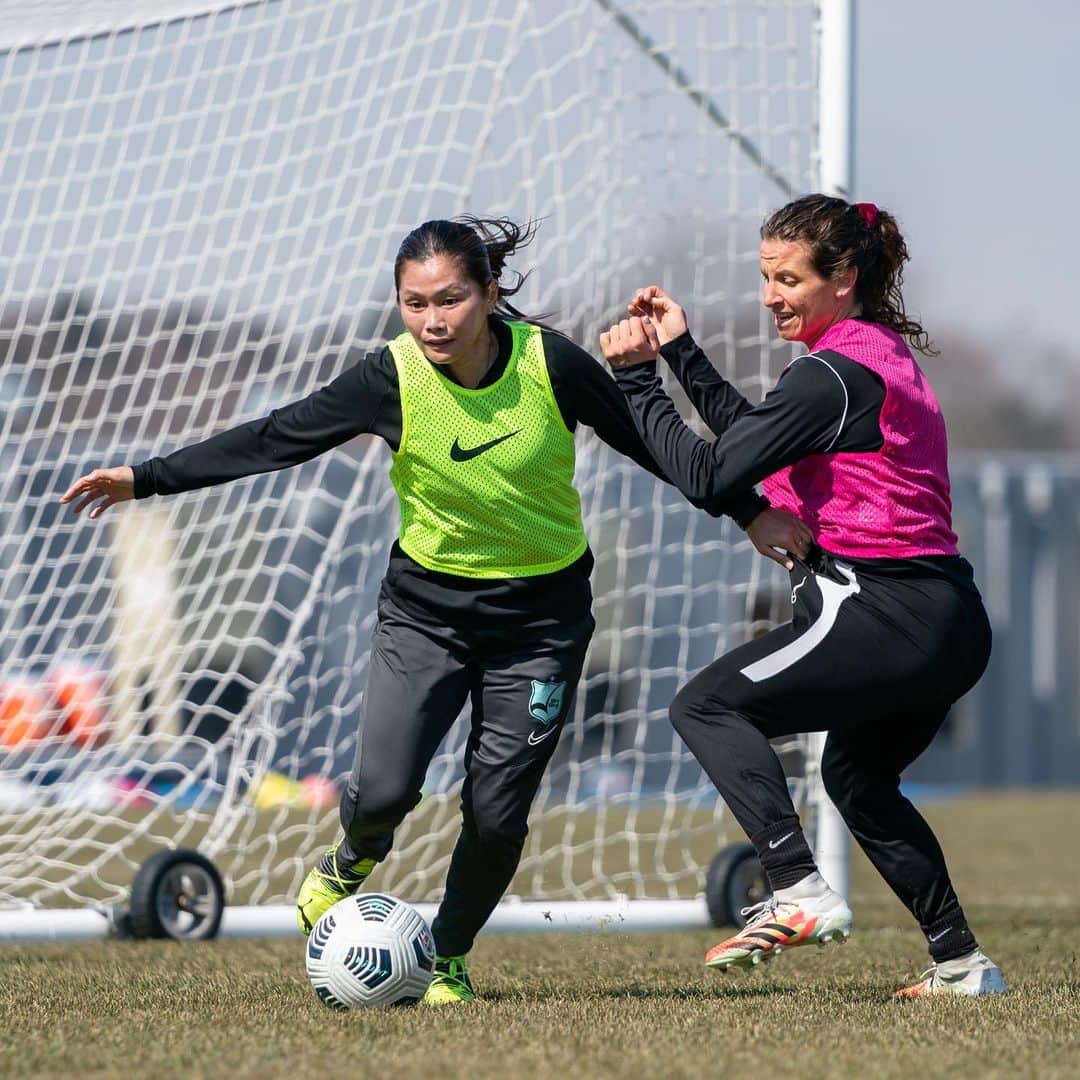 川澄奈穂美さんのインスタグラム写真 川澄奈穂美instagram We Are Battling On The Pitch Every Day Off The Pitch We Are Shinyu I Thrust My Hand Into Her Pocket But I Couldn T Get Anything Nandeyanen Liz