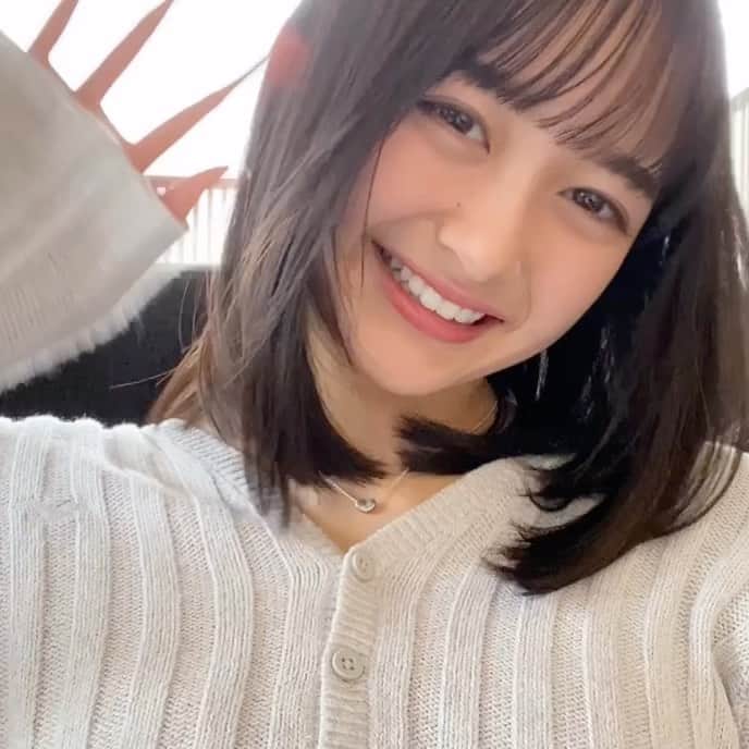 加藤栞のインスタグラム：「・ こんにちは〜！ 久しぶりの声あり動画🌼  特に言うことは無かったのですが…笑 皆様の近況が知りたいなと思って撮ってみました〜！  私は来週、中学の卒業式です…  寂しいような嬉しいような  #加藤栞  #セブンティーン　#seventeen  #model  #05」