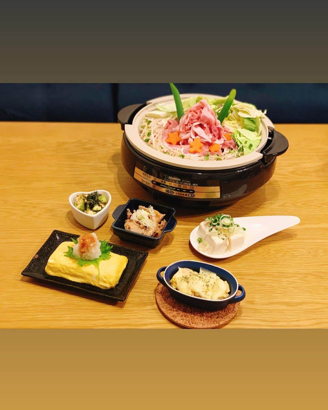 間宮梨花のインスタグラム：「#りかちゅう飯 #旦那ご飯 #お家ご飯 #鍋 #悪魔の肉鍋用スープ  #居酒屋メニュー」