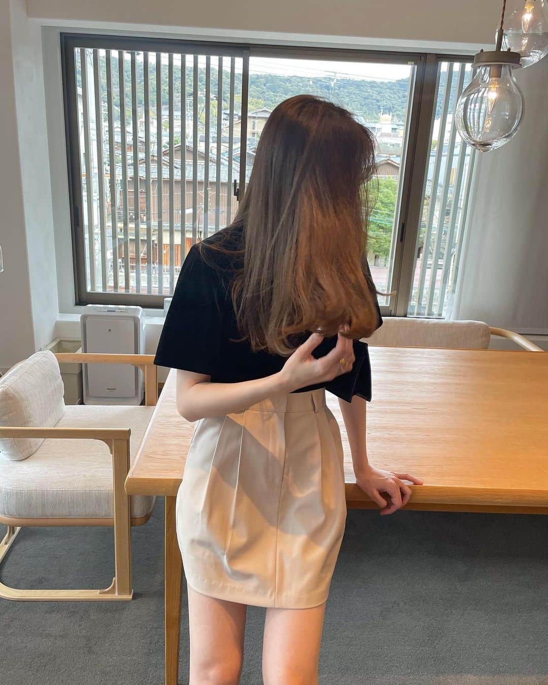 i am aiのインスタグラム：「ㅤㅤㅤㅤㅤㅤㅤㅤㅤㅤㅤㅤㅤ 髪の毛くるくるする日に限って いっつも雨だな🧍🏻☂️ ㅤㅤㅤㅤㅤㅤㅤㅤㅤㅤㅤㅤㅤ このミニちょかわ🤍」