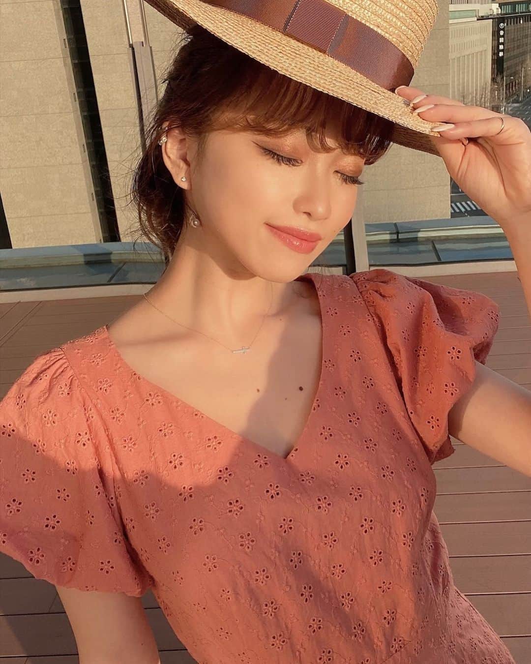 木田絵里香のインスタグラム：「. おはようございます🌞 . 本日の13時より10Kアクセサリーの再受注が始まります〜👏🏼👏🏼 . 前回出遅れてしまった方、もう1つ欲しい！という方🙋🏽‍♀️ 今回もまた1週間限定の受注となりますので是非チェックしてください✨✨👏🏼 . . #10k#necklace#ring#アクセ#ネックレス#リング#クロス#ダイヤ」
