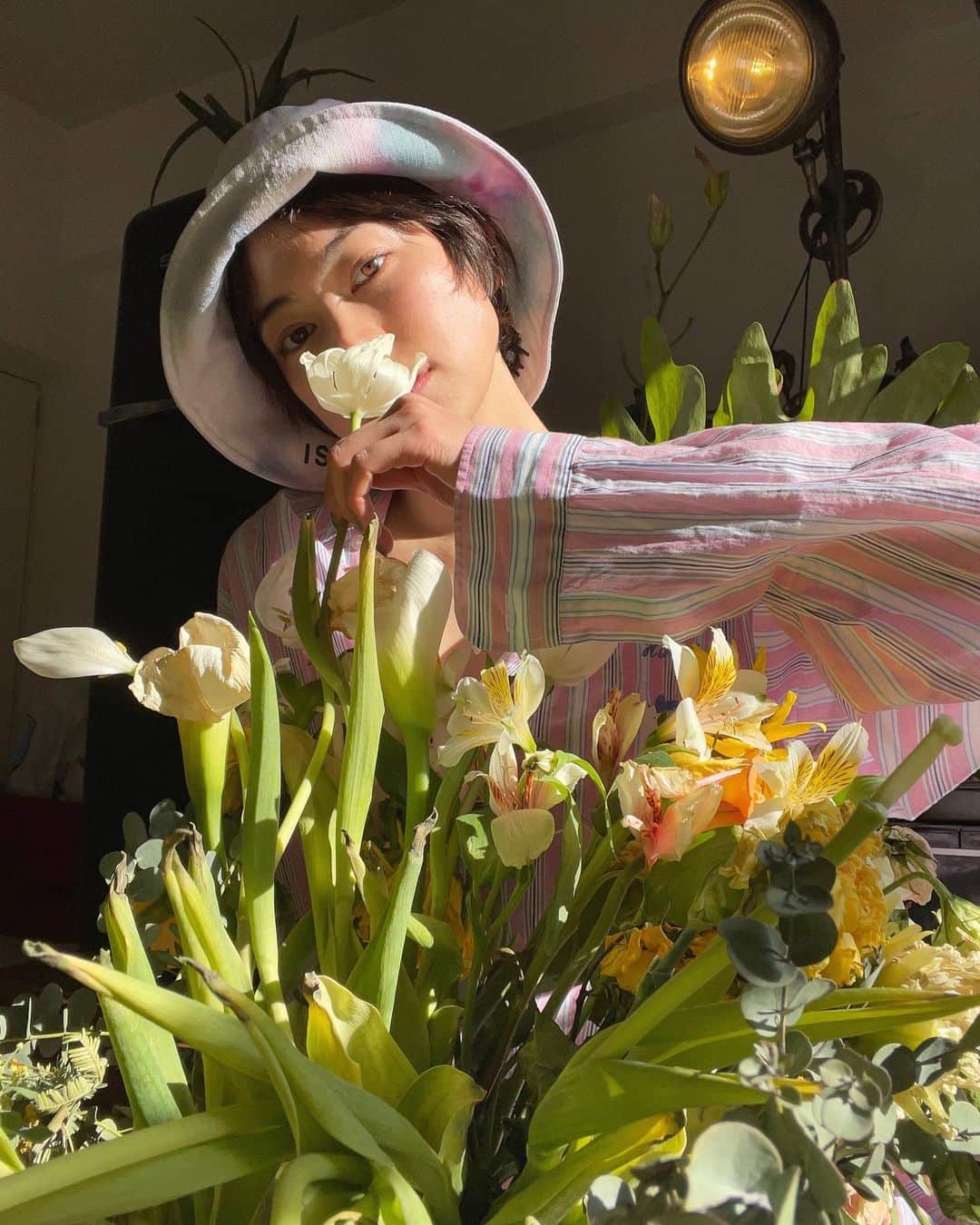 森星さんのインスタグラム写真 - (森星Instagram)「Flower power🌼🐝」3月12日 8時53分 - hikari