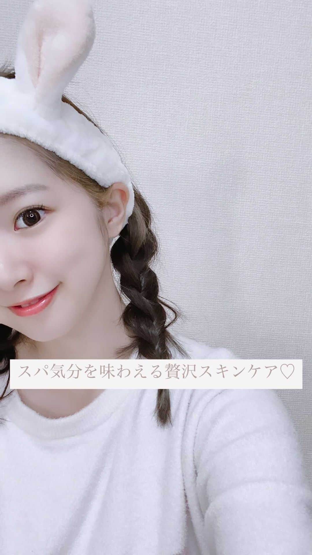 のインスタグラム：「. おはようございます🌞  私の朝のスペシャルケアのご紹介です𓈒𓏸𓐍 洗顔後に@foreo_jp のUFOで 顔全体をトリートメントしていきます🤤🍃 (  https://foreo.se/bcr8 )   アプリと連動させて使用する美顔器𓂅 専用のマスクをつけて肌の上でコロコロするだけ◌   赤のLEDライトは温感＋振動 緑のLEDライトは冷感＋振動 たった90秒で有名スパ気分を自宅で味わえます🧖🏻‍♀️   気持ち良すぎて2回もやってしまったり。。。   自分にかける時間が少なくなった今、 こうやって時短で簡単にケアできるのは嬉しい🥺🙏🏻♡ 朝用のマスクは、さっぱり気持ちよく 夜用のマスクは、しっとり肌を落ち着かせてくれる☽   コロンッとしたパッケージも可愛くてお気に入り𓂃  #美顔器 #毛穴ケア #肌荒れ改善 #乾燥肌にオススメ #美肌ケア #ツヤ肌 #セルフケア #保湿ケア #乾燥肌ケア #伊藤りか #snsクリエイター #foreoufo @foreo_jp #PR」