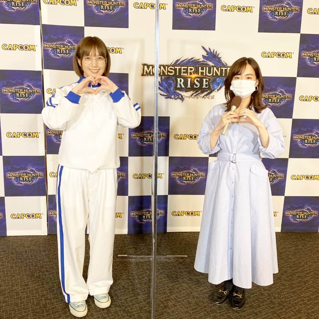 TBS「はやドキ！」のインスタグラム：「モンスターハンターライズのイベントに登場した本田翼さんを直撃！！🎤﻿ ﻿ 大のゲーム好き、モンハン好きの本田さん！　﻿ お兄さんからゲームの英才教育を受けてきたそうです🥰﻿ ﻿ 私もモンスターハンター大好きなのですが、イベントでの本田さんの実機プレイは流石でした✨﻿ ﻿ 今作の注目武器は笛だそうですよ！(演奏システムが変わる)﻿ ﻿ ちなみに、モーニングルーティーンは白湯にレモン汁を入れて飲むことだそうです！美しさの秘訣ですね...✨﻿ ﻿ 本田翼さんありがとうございました！﻿ ﻿ ﻿ 篠原﻿ ﻿ #本田翼 さん﻿ #ゲーム好き﻿ #モンハン﻿ #直撃🎤﻿ #篠原梨菜﻿ #アナウンサー﻿ #はやドキ﻿ #tbs」