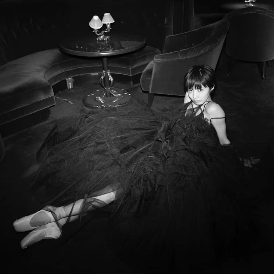 のインスタグラム：「woke up like this.   @alexandremagazine  Photography @yumikoinoueballet  Styling @chikakisada  Interview @ayaetakise  Thanks to @akikoumed ,Koji Kaneda dress and leotard by #ChikaKisada」