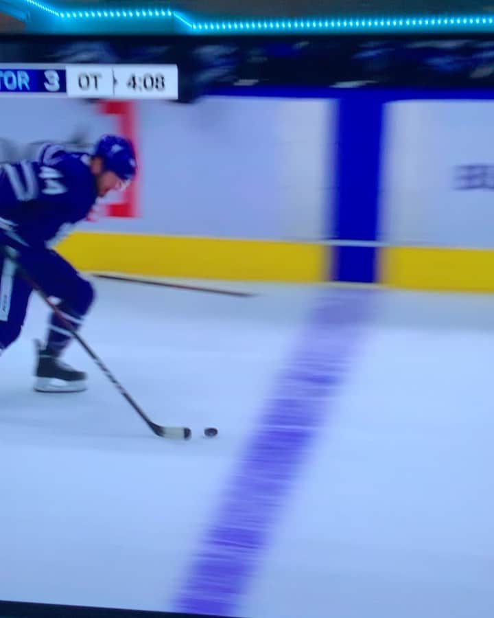 ジャスティン・ビーバーのインスタグラム：「LETS FUCKING GOOO OMG @austonmatthews UR MITS ARE SO FILTHY」