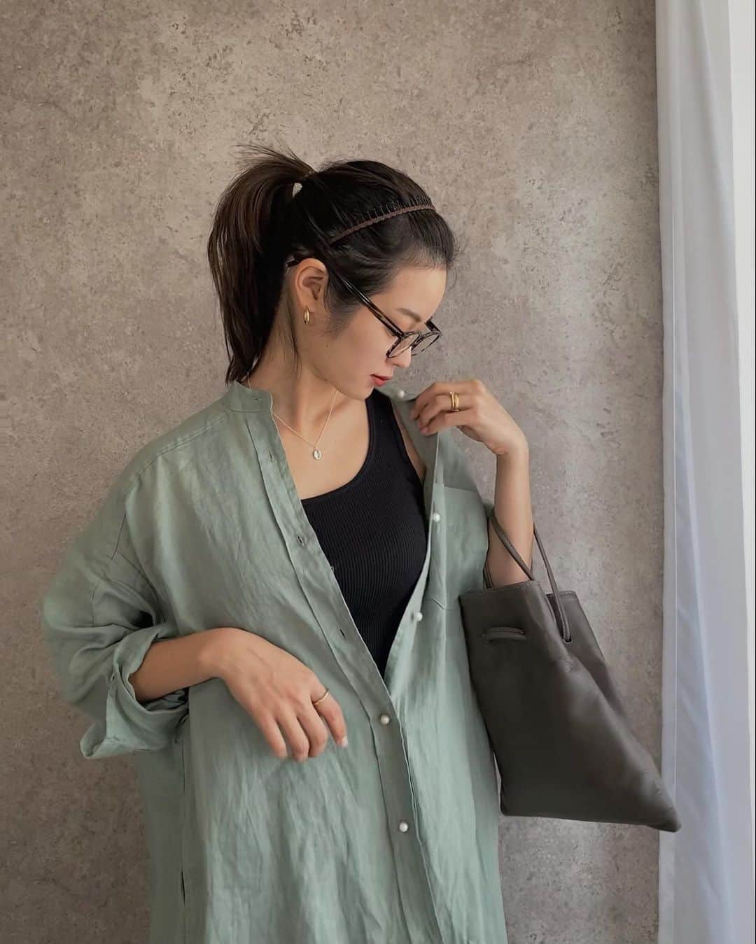 丸山クルミのインスタグラム：「. 🍃 リブタンクトップ @hanes  眼鏡　@owndays_jp  ネックレス　@gagan.jewelry」