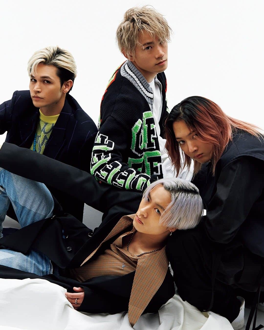 のインスタグラム：「THE RAMPAGE from EXILE TRIBE、白いキャンバスから唯一無二の自分へ この春、私たちが手に入れたいものは一体なんだろう？　好きなブランドのTシャツ？　新作ゲームのソフト？　それとも新しい趣味？　どれもいいけれど 、何より今手に入れたいのは 、”自分がなりたい自分”。他人の目を気にせず、好きなファッションを身にまとおう。好きな人や好きなことを、胸を張って「好きだ 」と言おう。そうすれば、なりたい自分にまた一歩近づくことができるから。白いキャンバスから、自分の色を生み出せるかどうかはあなた次第。春はすぐそこ、変わるなら、今。  photographer @ryoheiambo styling @aisuganuma hair&makeup @kind_tanikawaff AYAKO UENO MINAKO NAKAJO AKI  model @the_rampage_official  #nylonjapan #nylonjp #nylonguysjapan #THERAMPAGEfromEXILETRIBE #cover #MyDreamList #caelumjp」