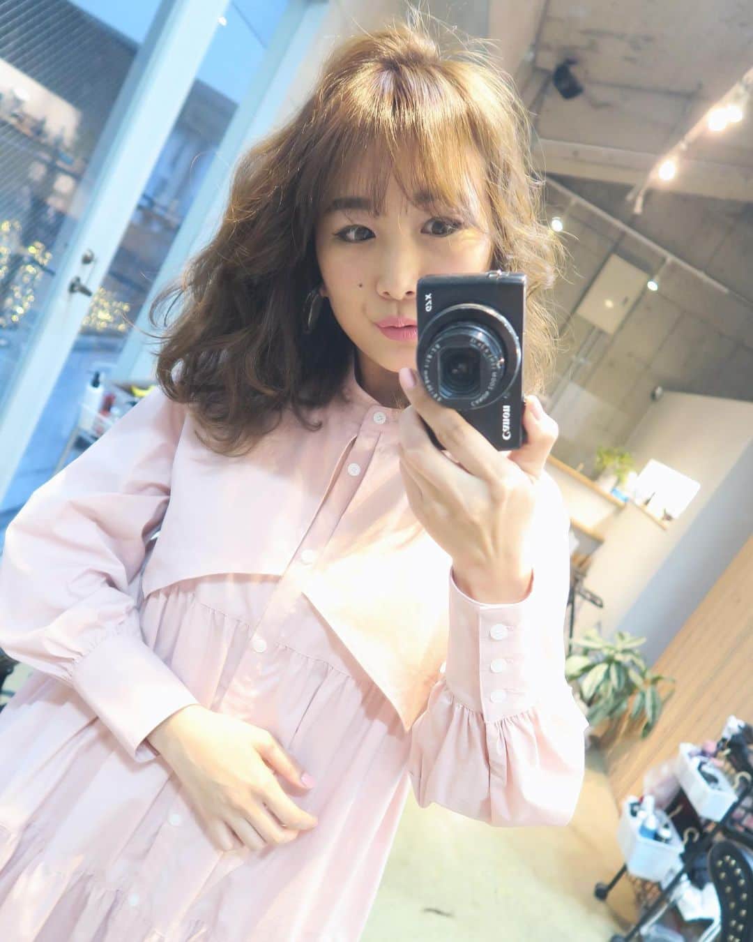 Mai Wakimizuのインスタグラム：「頑張って伸ばしてた前髪だけど、産後の抜け毛問題で切りました♡後ろの髪の毛もバッサリ！プチイメチェン＼(^o^)／by 鶴ちゃん @tsurutani_k♡ #ヘアカット」