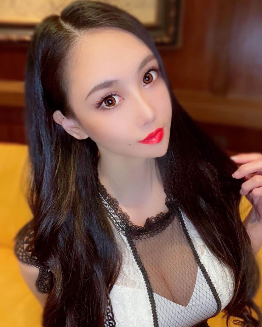 のインスタグラム：「お久しぶりの美容室タイム💋  @beautehairsalon   明るくなってきた髪色を地毛に合わせてカラーして頂きました😘  髪博士の神トリートメントにも癒されました❤️  #japan #日本 #kyoto  #京都 #麩屋町六角 #個室 #個室サロン #貸切 #貸切サロン  #美容室  #完全予約制  #髪 #髪色チェンジ  #haircolor  #haircut  #hairtreatment  #神トリートメント #艶髪  #サラ艶髪  #サラ艶ストレート  #超ロングヘア  #アジアンビューティー  #asianbeauty  #トイレットペーパー  #壁紙 #なんか安心感 ww」