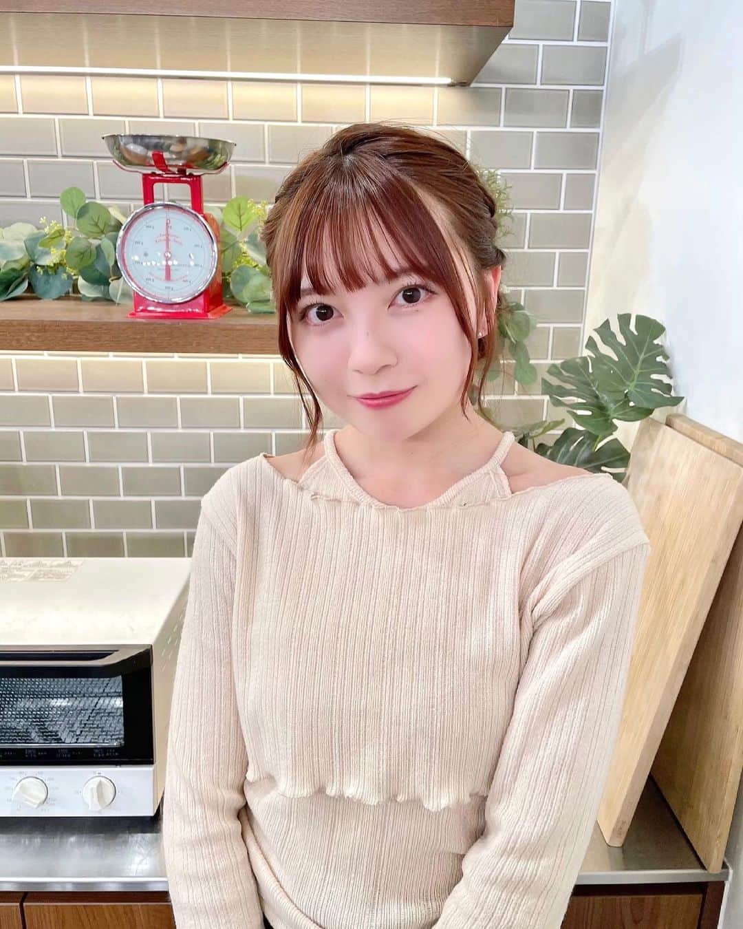 廣川奈々聖のインスタグラム：「番組でマドレーヌ作り～ 🥮🥣🤍 ﻿ お店の味に仕上がった……！¨̮ ﻿ ﻿ ﻿ ﻿ ﻿ ﻿ ﻿ Message in English 💭﻿ I made some baked sweets!﻿ This cake is as delicious as shops cake. I want to make it again :)﻿ ﻿ ﻿ ﻿ ﻿ ﻿ #クックパッド#cooking#マドレーヌ作り#手作りスイーツ @wasuta.world」