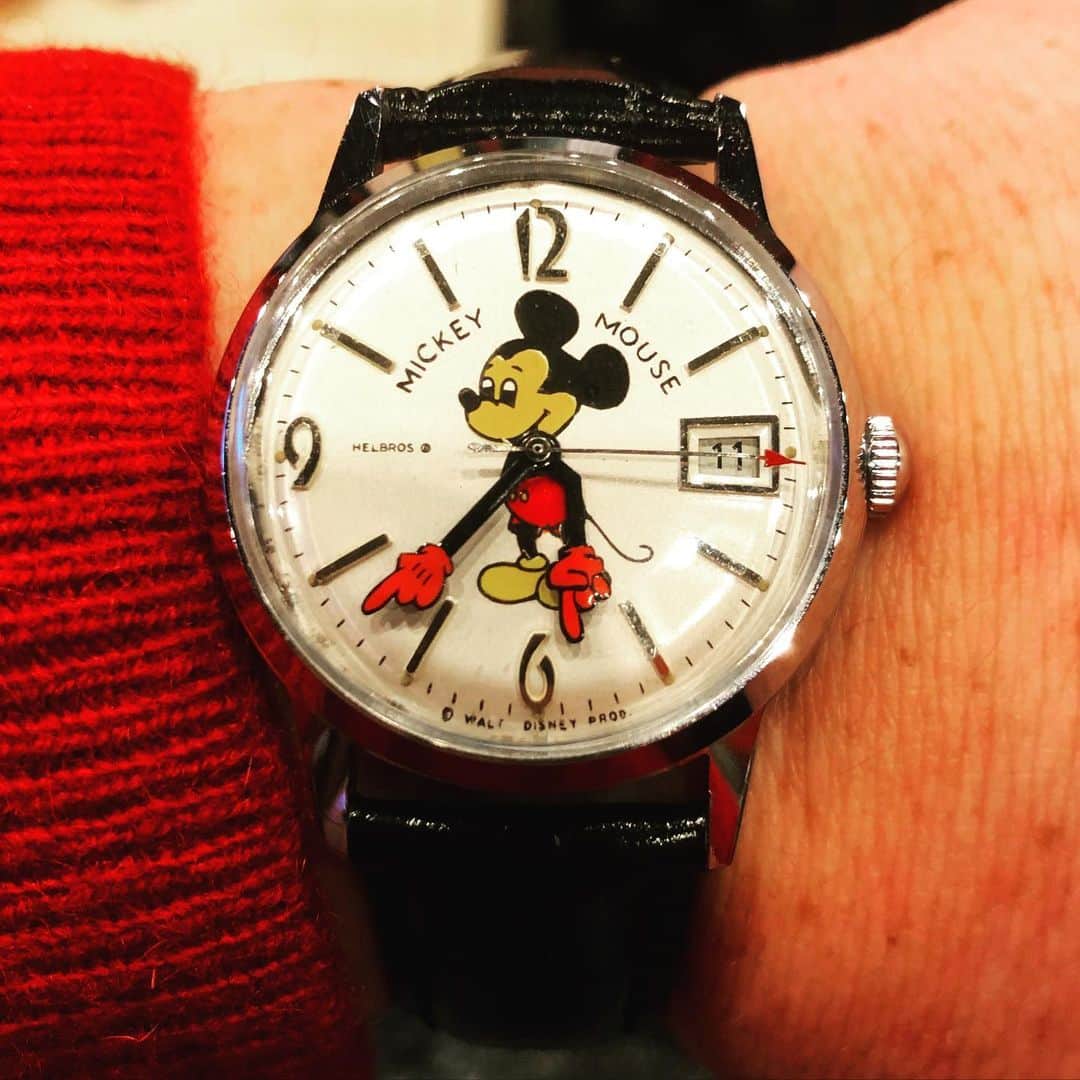 ウェイジーのインスタグラム：「weizhi#zhouchengshi#disney#mickeymouse#watch#vinylcollection#seiko#kidswatch#antique#fashiongram#classic#lifestyle#oldschool#japan#💖」