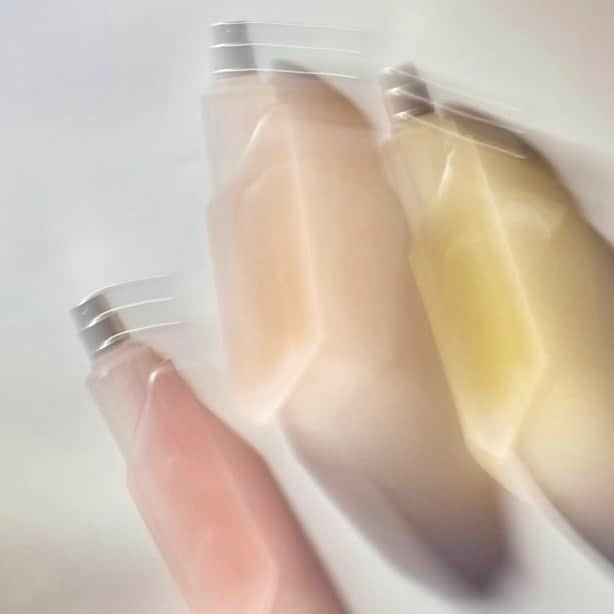 キム・カーダシアンさんのインスタグラム写真 - (キム・カーダシアンInstagram)「Crystal perfumes are my fave and available now at KKWFRAGRANCE.COM」3月12日 13時27分 - kimkardashian