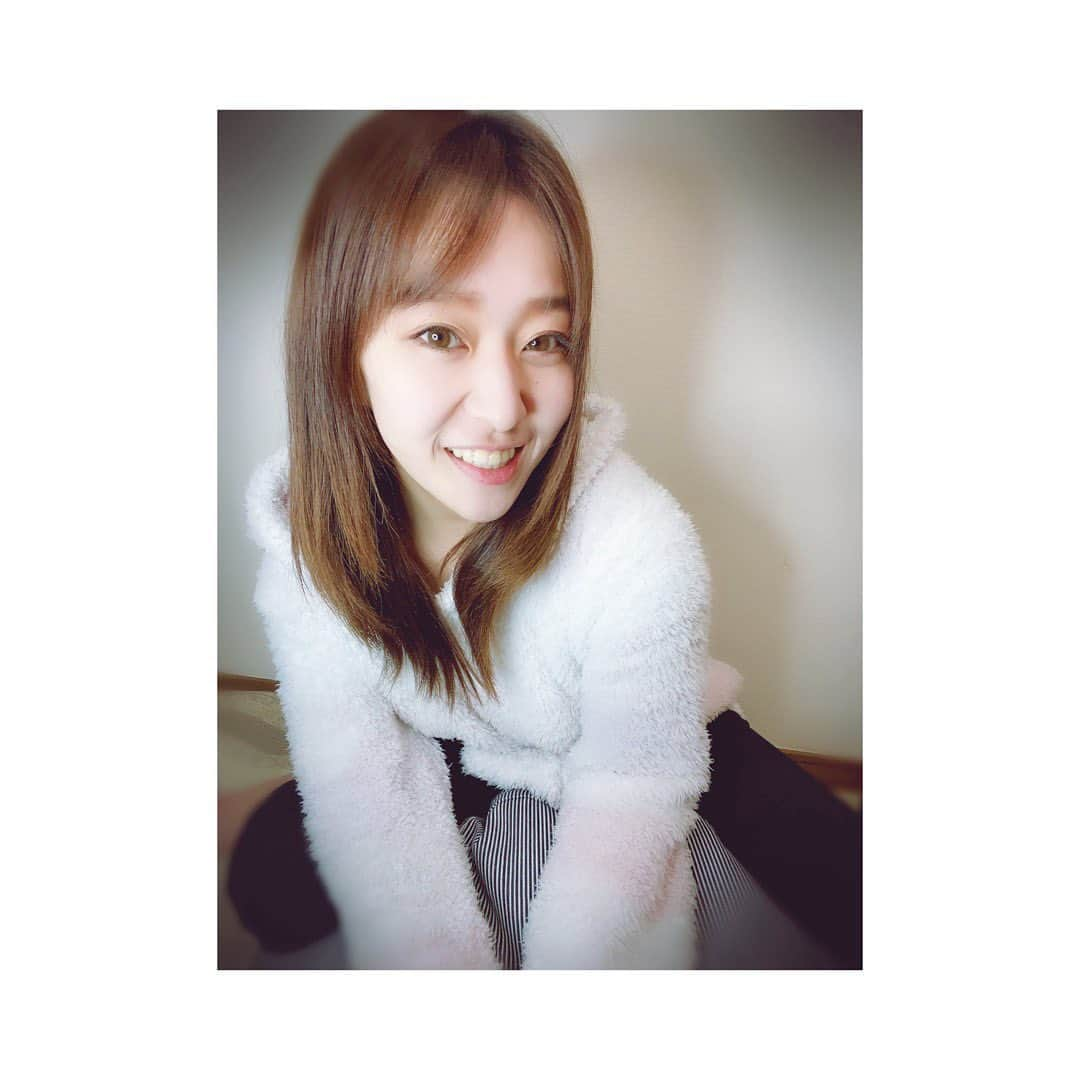 中冨杏子さんのインスタグラム写真 - (中冨杏子Instagram)「.*･ﾟ　.ﾟ･*.✳.*･ﾟ　.ﾟ･*. . . さて、金曜日(^^) 今日から明日にかけて雨みたい… 久しぶりの雨ですね🧚‍♀️ . どんよりしちゃうけど、 笑っていきましょ☺️ . . #雨の日 #雨の日の過ごし方 #どんより  #足元きをつけてね  #風邪ひかないように #傘苦手な人と繋がりたい  #中冨杏子」3月12日 13時57分 - anko_nakatomi