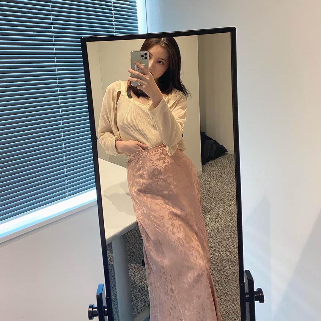 大石絵理のインスタグラム：「おなかいっぱいマン🐽 #ericloset」