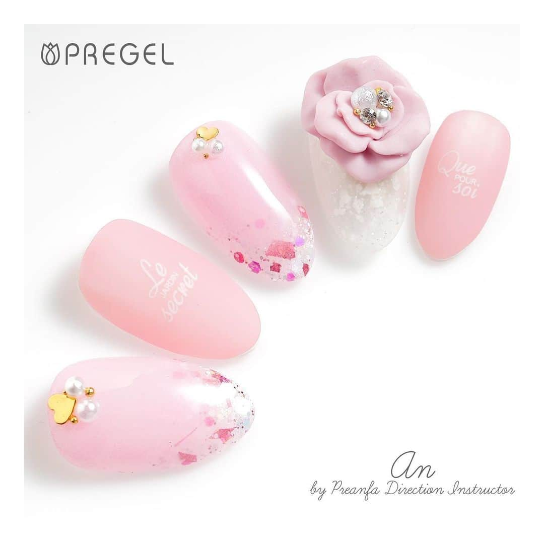 PREGELのインスタグラム：「ピンク×ローズネイル🌹﻿ @mnnail_ar 先生のアートをご紹介✨﻿ ﻿ ご購入はこちらのwebショップ&店舗へ💁‍♀️﻿ ▼プリモール﻿ @nail_premall﻿ ▼ジョイアート﻿ @joyartofficial﻿ ▼プリクシー﻿ @prexyofficial﻿ 各店でもご購入頂けます⭐️﻿ ▽キャンディポケット公式﻿ @candypocket_official﻿ ▽心斎橋店﻿ @candypocket.shinsaibashi﻿ ▽梅田店﻿ @candypocket_umeda﻿ ▽神戸三宮店﻿ @candypocket_kobe﻿ ▽五反田店﻿ @candypocketgotanda﻿ ▽園田店﻿ @candypocket.sonoda﻿ ﻿ #プリアンファ﻿ #プリジェル﻿ #プリジェルミューズ﻿ #プリムドール﻿ #きまぐれキャット﻿ #ミューズ﻿ #トレンドネイル﻿ #デザインネイル﻿ #ジェルネイル﻿ #ネイル﻿ #美甲﻿ #gelnails﻿ #artnail﻿ #designnail﻿ #네일﻿ #여름네일﻿ #立体ネイル﻿ #ビジューネイル﻿ #ベージュネイル﻿ #フラワーネイル﻿ #リボンネイル﻿ #パステルネイル﻿ #パーティーネイル﻿ #ブライダルネイル﻿ #バラネイル」