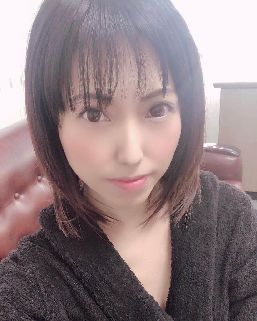 甘乃つばき（吉瀬菜々子）のインスタグラム：「絶賛花粉症なうです🤧😷 昨日は撮影でした♪ 今日も充実した一日になりますように💕 ･ ･ #甘乃樁 #甘乃桩 #人妻 #熟女 #AV女優 #女优 #做爱 #sexy #AV女演员 #여배우 #AV여배 #horny #tits #pornvids #jav #japanPorn」