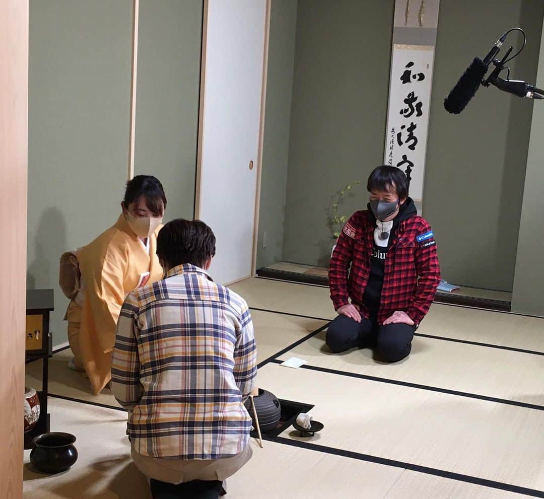 にしおかすみこさんのインスタグラム写真 - (にしおかすみこInstagram)「#ロケ 撮影が終わっても。。 お茶の先生にたてて頂いたお茶を頂く。 #茶室 スタッフさん方の撮影がまだあるのに。。部屋からズレて頂く。 美味しい😊 #邪魔に違いない。。 ロケも、ロケ後も一日中楽しかった✨✨☺️」3月12日 15時10分 - nishioka_sumiko