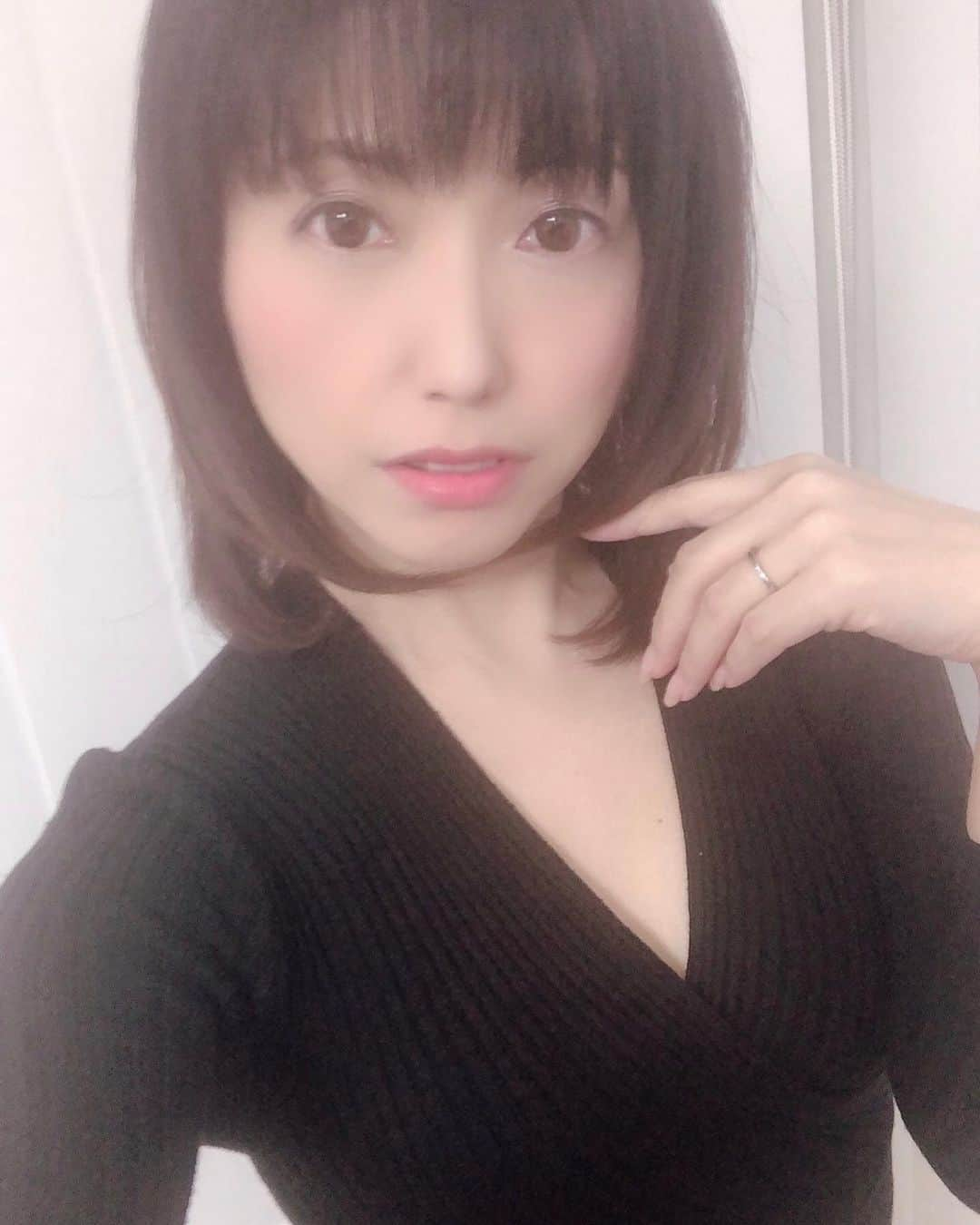 甘乃つばき（吉瀬菜々子）のインスタグラム：「昨日の🎬撮影でのヘアメとスタイリング✨ 今日は午後から暖かな春雨となり夜は本降りになるので傘を持ってお出かけを🌂 今日も充実した一日になりますように💕 ･ ･ #甘乃樁 #甘乃桩 #人妻 #熟女 #AV女優 #女优 #做爱 #sexy #AV女演员 #여배우 #AV여배 #horny #tits #pornvids #jav #japanPorn」