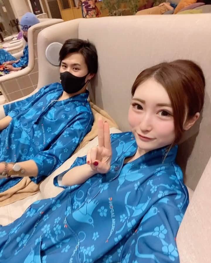 はづきてぃのインスタグラム：「・ このtiktokが 今までで1番いいね多い❤️ 120万回再生8万5千いいね！！！ ・ どこですか？ってコメントめちゃくちゃ多い🥺 東久留米にあるスパジアムジャポン ってところです♨️💕 私の投稿見て知って行く人多そうだから 逆に私行きにくくなったやんけーwww 最近ただでさえライブ配信してると tiktokのカップルの子？とか 言われること多くなってきて あ、、、、ってなってるのにwwww 街とかで声かけてくれるのとかは めちゃくちゃ嬉しいんだけど岩盤浴は辛いwww 前に違う岩盤浴で、事後報告で いましたよね？見ました！ってDMきたことあったんよなぁ😂死ぬwwww ・ ・ #スパジアムジャポン　#スパジャポ　#岩盤浴　#温泉　#東久留米　#カップル　#tiktok #カップルデート　#岩盤浴デート #カップルグラム #やすはづカップル」