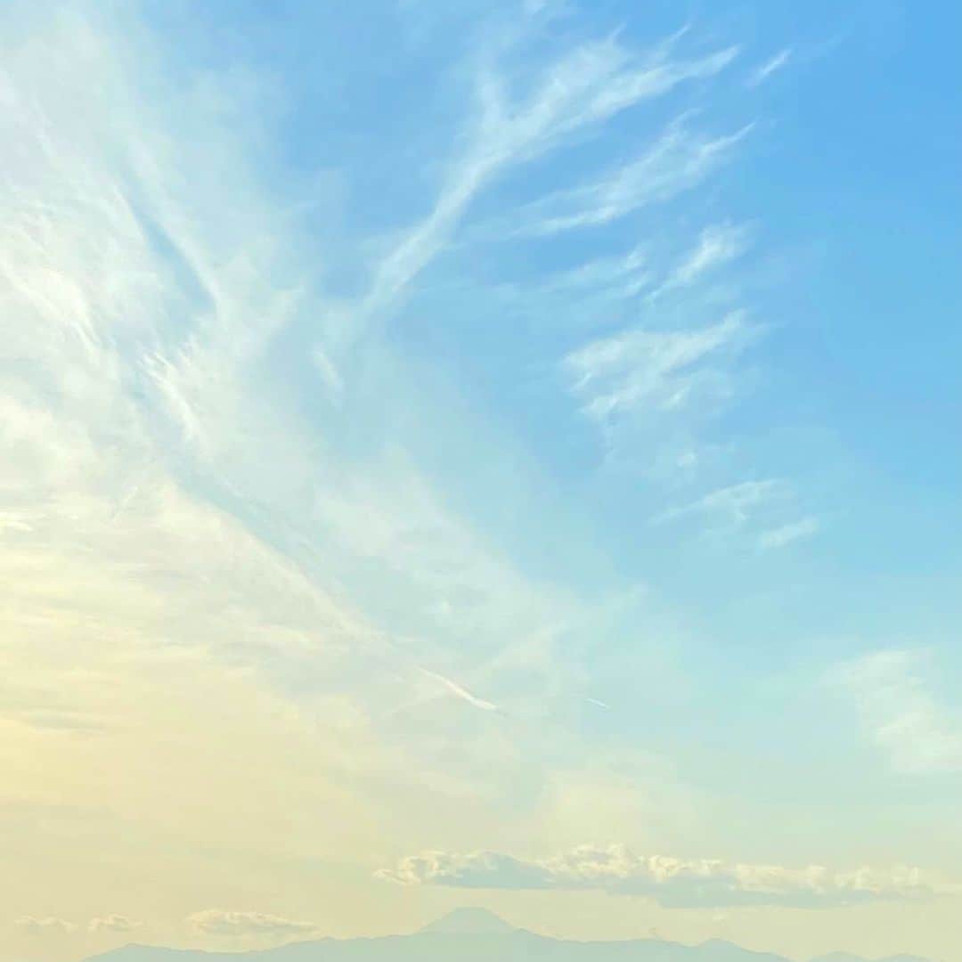 片寄涼太のインスタグラム：「10 years have passed since that horrible day... Let’s keep moving forward and overcome all the difficulties we have before us.  Please continue to stay safe and healthy. 🙏🗻 10年が経ちました。 さらなる1年もどうか安全と健康を…。🕊✨ Never forget 3.11.2011」