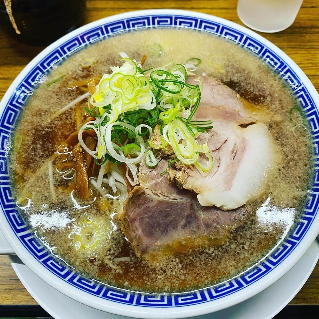 吉見一起さんのインスタグラム写真 - (吉見一起Instagram)「ラーメン大河 スープもあっさりしていて濃くもなく薄くもなく美味しい。子供も食べやすいラーメン。 市場の中にあるから朝から営業している。 何度行っても期待を裏切らないラーメン。 #めちゃ美味いラーメン」3月12日 15時53分 - kazukiyoshimi_official