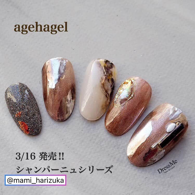 agehaさんのインスタグラム写真 - (agehaInstagram)「#agehagel  新色のカラーを使って ステキなアートを❤️ @mami_harizuka さん リポストでご紹介❤️ ＊＊＊＊＊＊＊＊＊ 3/16 新発売の #シャンパーニュシリーズ を使用した大人ニュアンスなデザイン。 . パール顔料と繊細なラメを使用した 贅沢な大人カラー達♡ . オフィスにも馴染む優しいお色は全7色。 . 来週の発売をお楽しみに〜♪♪ . . . ∞使用カラー∞ #agehagel  . ▧428.429.101.203.511.516 #agehaミラーパウダー　シルバー #クリームアートジェル　ゴールド . . . ---- 私らしく、飾る DressMe Nail Studio ---- 高松市鍛冶屋町１−１１ ２F ->予約専用ダイヤル<- 📞080-5542-3596 ->予約専用メール<-✉️yoyaku@dressme.jp DMでも受け付けております。 . . #naildesign#nails#nailartlover#gel#gelnail#simple#simplenail#office#naillabo#springnail#agehagel#ネイル#ネイルデザイン#ジェルネイル#ジェル#美甲#春ネイル#agehaジェル#高松ネイルサロン#高松ネイル#DressMe#dressme#プライベートサロン#ドレスミーネイル#ドレスミー」3月12日 17時48分 - agehanails