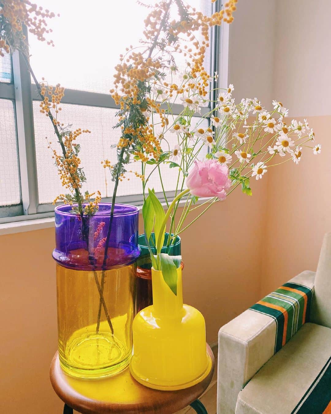 Ami さんのインスタグラム写真 - (Ami Instagram)「昨日のYoutubeで紹介した花瓶たち。 春だぁ〜🌷 いちご狩りとフキノトウ採りに行きたい🥺」3月12日 18時17分 - ami_dream05